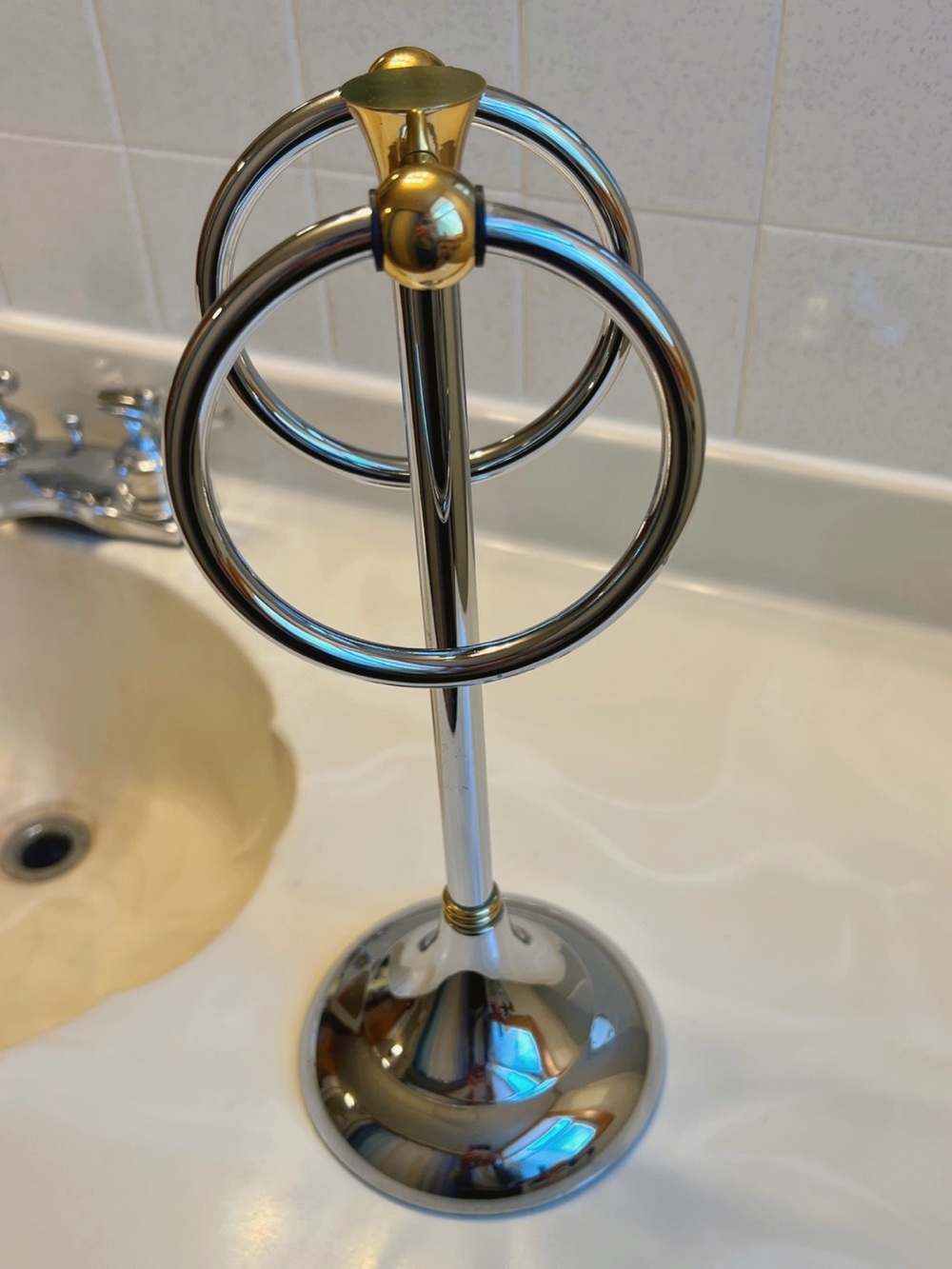 Vintage 2 Ring Countertop Towel Holder